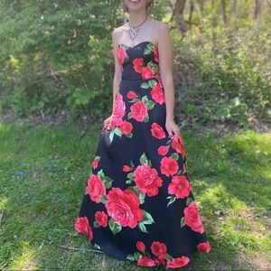 GORGEOUS Prom Dress!❤️